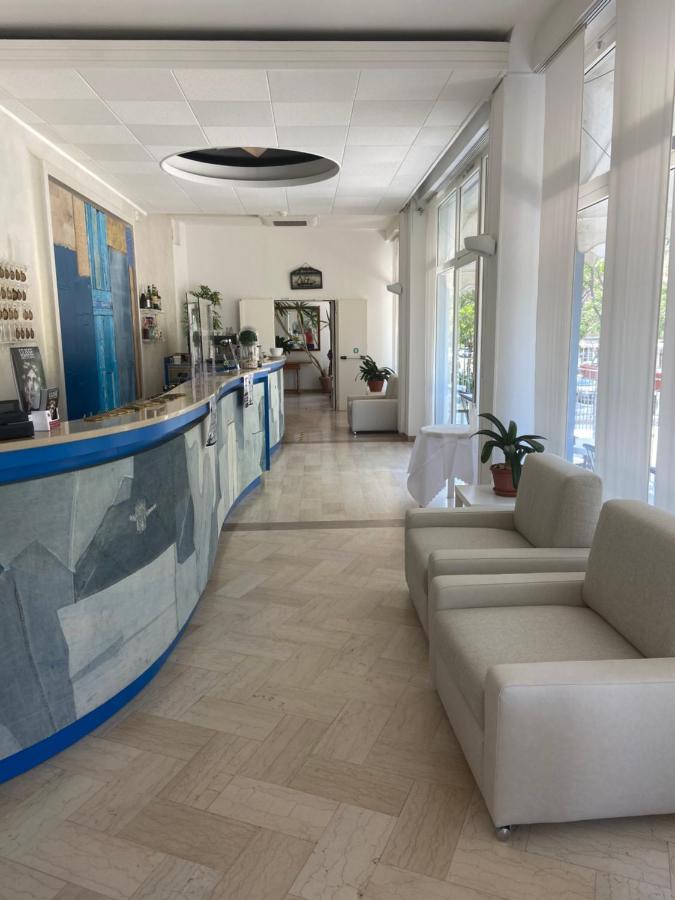Hotel Continental Песаро Екстериор снимка