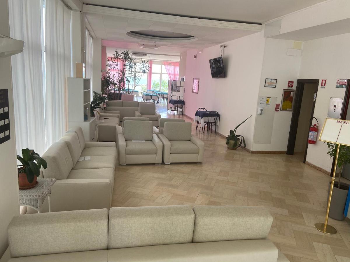 Hotel Continental Песаро Екстериор снимка