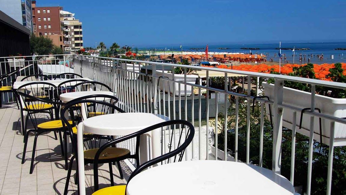 Hotel Continental Песаро Екстериор снимка