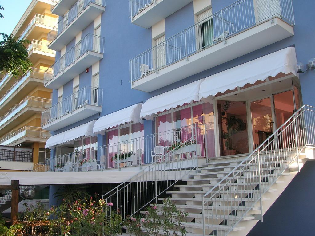 Hotel Continental Песаро Екстериор снимка
