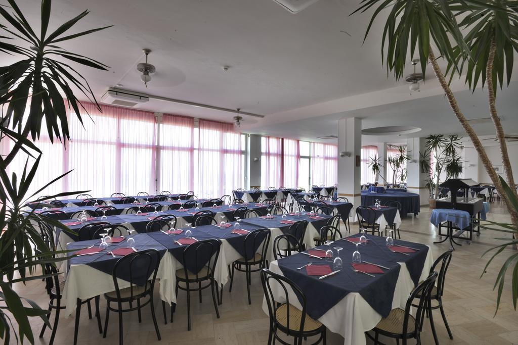 Hotel Continental Песаро Екстериор снимка